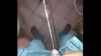 Kontol Desi Memancurkan Air Seni Dengan Nikmat
