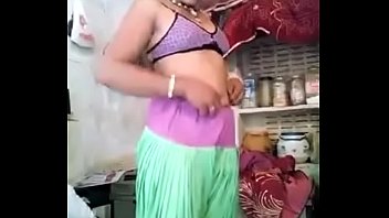 Desi Bhabi Yang Menggoda Dan Penuh Nafsu