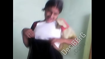 Memegang Payudara India Yang Menggairahkan