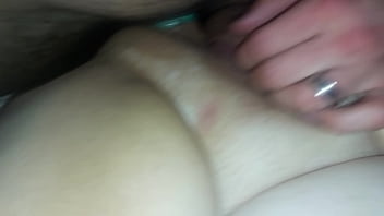 Batang Besarku Yang Berdenyut Menembus Dalam Liang Memek Istriku