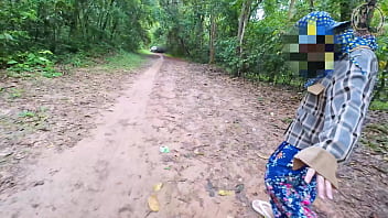 Gadis Thai Jalan-jalan Di Hutan, Mampir Ngentot Dulu Sebelum Cari Jamur