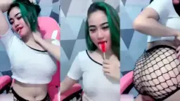 Coklat Uting Meleleh Di Mulut Mei Yien Yang Menggoda