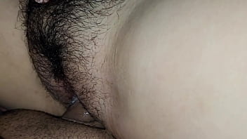 Kakak Tiriku Yang Seksi Menggodaku Saat Kami Nonton Tv Bersama