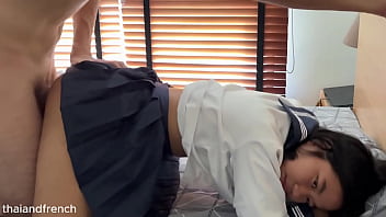 Amatur Thailand 18 Tahun Dengan Memek Sempit Tak Tahan Dihajar Kontol Bule