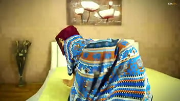 Tarian Bergoyang Seksi Dengan Hijab