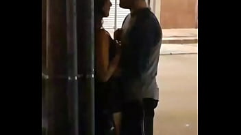Menggoda Gadis Tionghoa Dengan Ciuman Liar Yang Menggigit Bibir Hingga Merintih