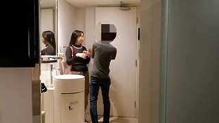 Gadis Remaja Siap Melayani Dengan Gaya Yang Menggoda