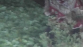 Wanita Desi Yang Menggoda Saat Buang Air Kecil