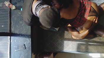 Istri Seksi Menggoda Anak Tiri Dan Ayahnya Dalam Adegan Panas