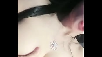 Gadis Tionghoa Montok Dan Seksi Sedang Menunggangi Kontol Besar Yang Keras