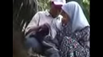 Goyangan Tangan Nakal Gadis Berhijab Malaysia