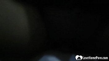 Gadis Asia Menggoda Menghisap Kontol Dengan Pandangan Mata Penuh Nafsu