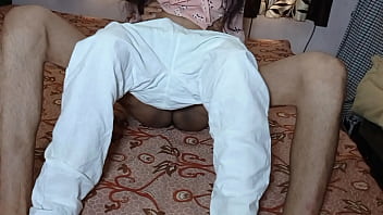 Gadis Sewa Rumah Binal Ngentot Sama Tuan Tanah, Adegan Panas Full Hd Dengan Suara Desi Menggairahkan