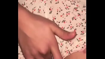 Perempuan Berhijab Muslimah Mengelus Klitoris Basahnya Dan Memuaskan Vaginanya Dengan Jari-jemari Liar