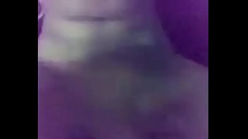 Gadis Desi Menggoda Pacarnya Dengan Memamerkan Tubuhnya Pada Pria Lain