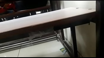 Gadis India Yang Menggoda Dengan Lekuk Tubuh Memikat