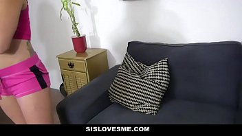 Sisil Yang Nakal Terpaksa Melayani Napsu Ganas Kakak Tirinya