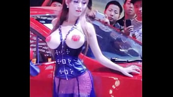 Gadis Tiongkok Seksi Dengan Payudara Montok Yang Menggoda