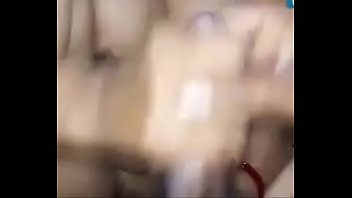 Desi Bhabhi Yang Menggairahkan Sedang Memerah Susu Dengan Penuh Nafsu