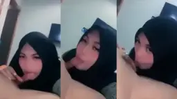 Gadis Berhijab Cantik Mengulum Batang Pacarnya Dengan Penuh Nafsu