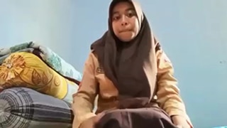 Gadis Sma Berhijab Seragam Pramuka Mengocok Memek