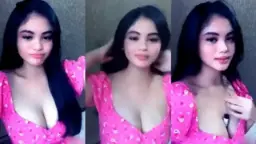 Kylie Belahan Dengan Payudara Besar Yang Menggoda