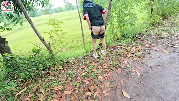 สาวไทยใจกล้าโชว์เรือนร่างเปลือยเปล่าท่ามกลางท้องทุ่ง