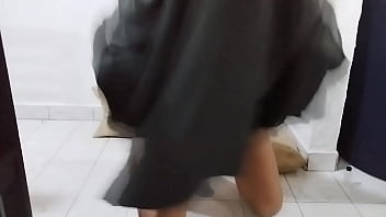 Ibu Tiri Arab Muslim Berjilbab Menggila, Menunggangi Dildo Anal Dan Muncrat Di Webcam
