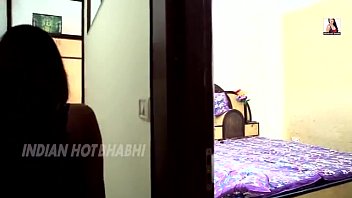 बदचलन मालकिन की गुलामी में फंसा मजबूर नौकर