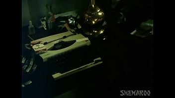 Adegan Panas Rakhee Di Film Paroma – Adegan Ranjang Yang Menggoda