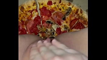 Gadis Arab Polos Di Los Angeles Main Jari Dengan Pizza, Coklat, Es Krim, Dan Buah – Kompilasi Fetish Panas