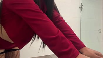 Rempuk Memek Mertua Saat Kutangkap Kencing Di Kamar Mandi