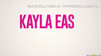 Kayla East Menggoyang Lubangnya Yang Menggoda.