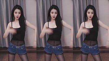 Cô Nàng Trung Quốc Uốn éo Quyến Rũ Trên Boong Tàu