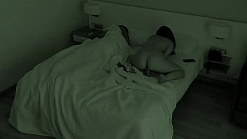 Istri Selingkuh Meremas-raba Diri Sambil Menonton Film Panas Di Samping Suami Yang Tidur. Hampir Ketahuan!