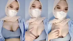 Camilla Berhijab Menggoda Meremas Payudara Montok