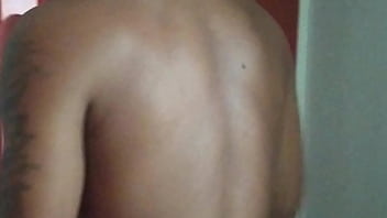 Pantat Montok Gadis Latin Mengulum Kontol Kakaknya