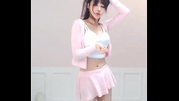 Angela Manjusaka: Gerakan Tari Seksi Yang Menggoda Dari Streamer Tiongkok