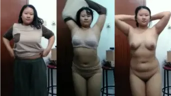 Gadis Abg Polos Dengan Toge Montok Yang Menggoda
