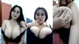 Gadis Remaja Seksi Acha Tobrut Menggoda Di Mango Live