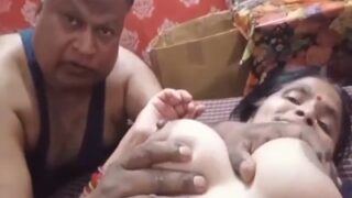 Nenek Tua Bergairah Dengan Tetangga Dalam Video Mesum