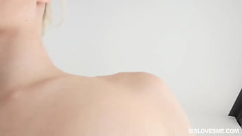 Elsa Jean Si Kakak Tiri Pirang Itu Digoyang Sampai Lepas Kendali