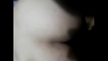 Desi Mengerang Liar Dari Belakang Sambil Berbisik Kata-kata Mesum