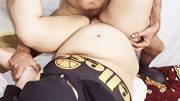 Ibu Tiri Montok Dan Seksi Digoyang Hingga Menggila Di Kursi Oleh Anak Tirinya Yang Tak Tahan Godaan