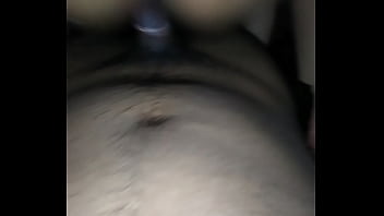 Istri Desi Menunggangi Suami Dengan Penuh Gairah