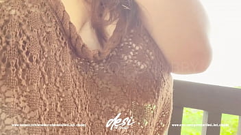 Gadis Desi Gemuk Berpayudara Besar Telanjang Dan Menggoda Dengan Teteknya Di Luar Ruangan