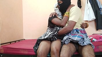भाई ने अपनी छोटी बहन की चूत को जबरदस्ती फाड़ दिया