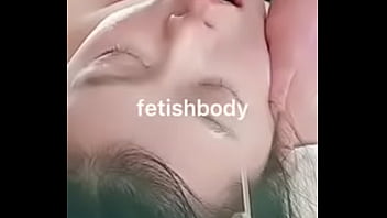 强制深喉到极致，口水拉丝交织，呻吟与啜泣中释放，泪与涕共舞，颜射瞬间如无套内射般酣畅淋漓，这快感岂止一个爽字能形容。