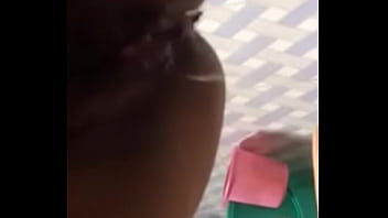Gadis Desi Perawan Mengeluarkan Air Seni Dengan Liar