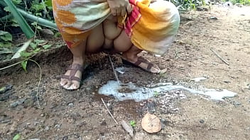 Tante Desi Buang Air Kecil Di Alam Liar, Wajib Ditonton!